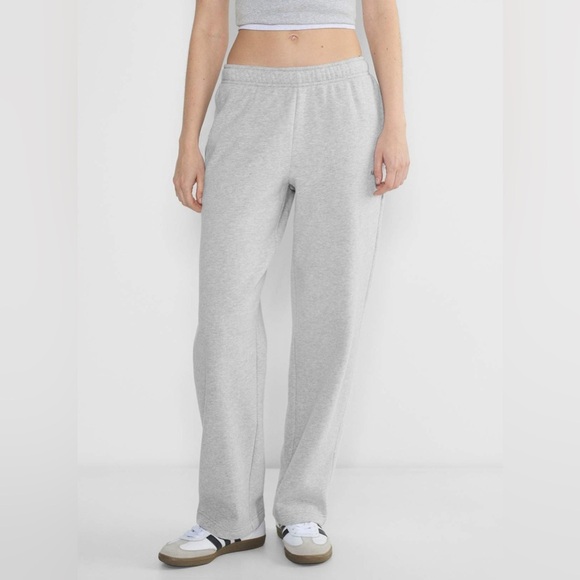 Aritzia Cozy Sweatfleece Mega Straight™ Sweatpant Heather Chrome (gray) - Picture 3 of 15